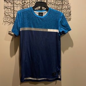 AE active small boys/men’s shirt